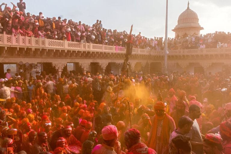 holi in mathura 2025